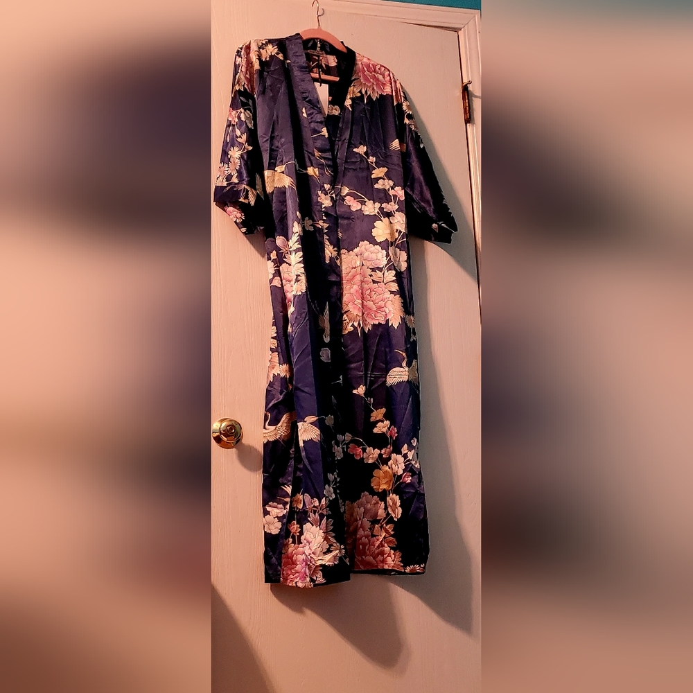 Womens satin Kimono mum and crane design size XL